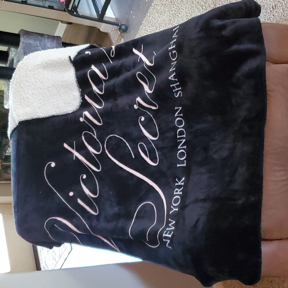 Victorias secret shepra throw